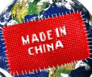 Copiii români, nişte uriaşi pe care crapă hainele "made in China"