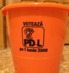 De ce votăm pentru o găleată