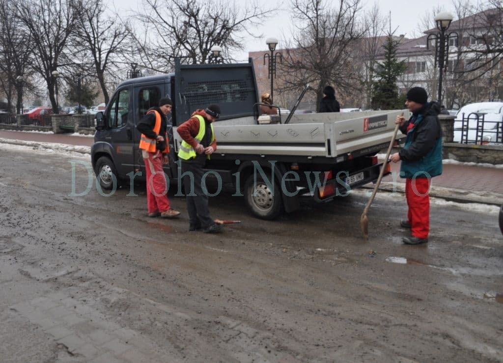 Incepand de maine Symmetrica astupa gaurile de pe Bulevardul Victoriei din Dorohoi