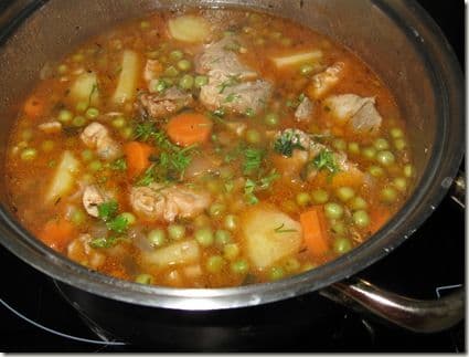 Mancare de mazare cu carne de pasare