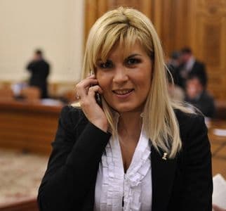 Udrea vede "luminiţa de la capătul tunelului" în turism