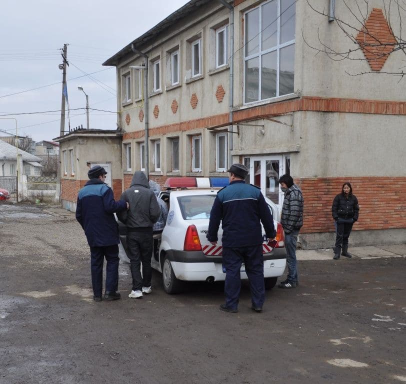NEWS ALERT : Hoti cu tupeu la Dorohoi