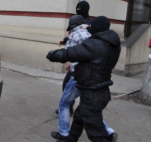 NEWS ALERT : Mandate de arestare pentru cei sase traficanti de tigari