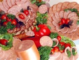 Lista neagra a alimentelor din comert. Carnatii si salamul 