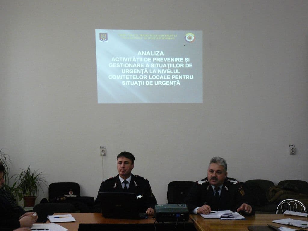 [VIDEO][FOTO] Instruire în domeniul situaţiilor de urgenţă cu primarii din municipii, oraşe şi comune efectuată de I.S.U. Botoşani