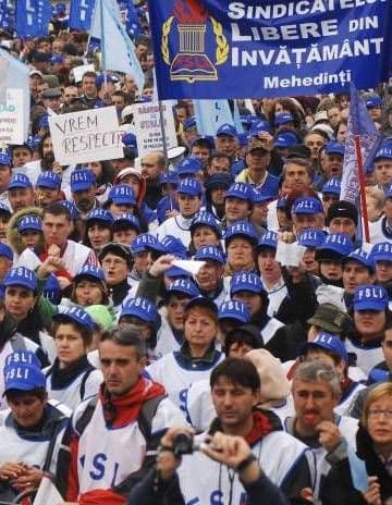 Sindicaliştii din învăţământ încep astăzi protestele