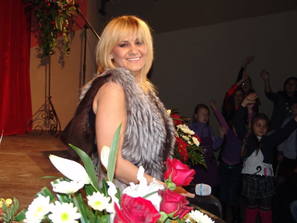 [FOTO] A doua seară a Mărţişorului Dorohoian: Nicola a cântat împreună cu una din concurente  