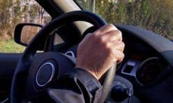 Autoturism încredinţat de propria mamă unui adolescent de 15 ani