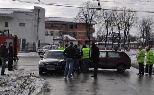 NEWS ALERT : Şeful de la ISU, implicat într-un accident rutier