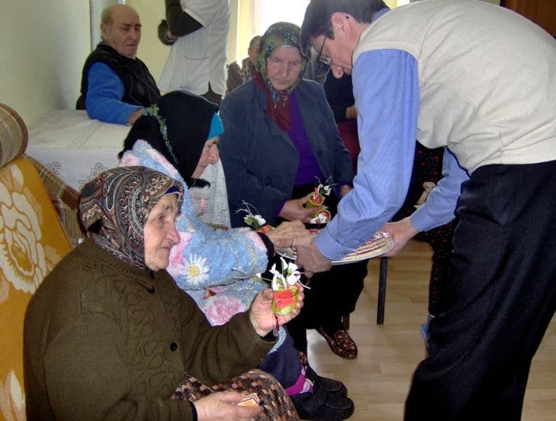 Purtând în gânduri chipul mamei