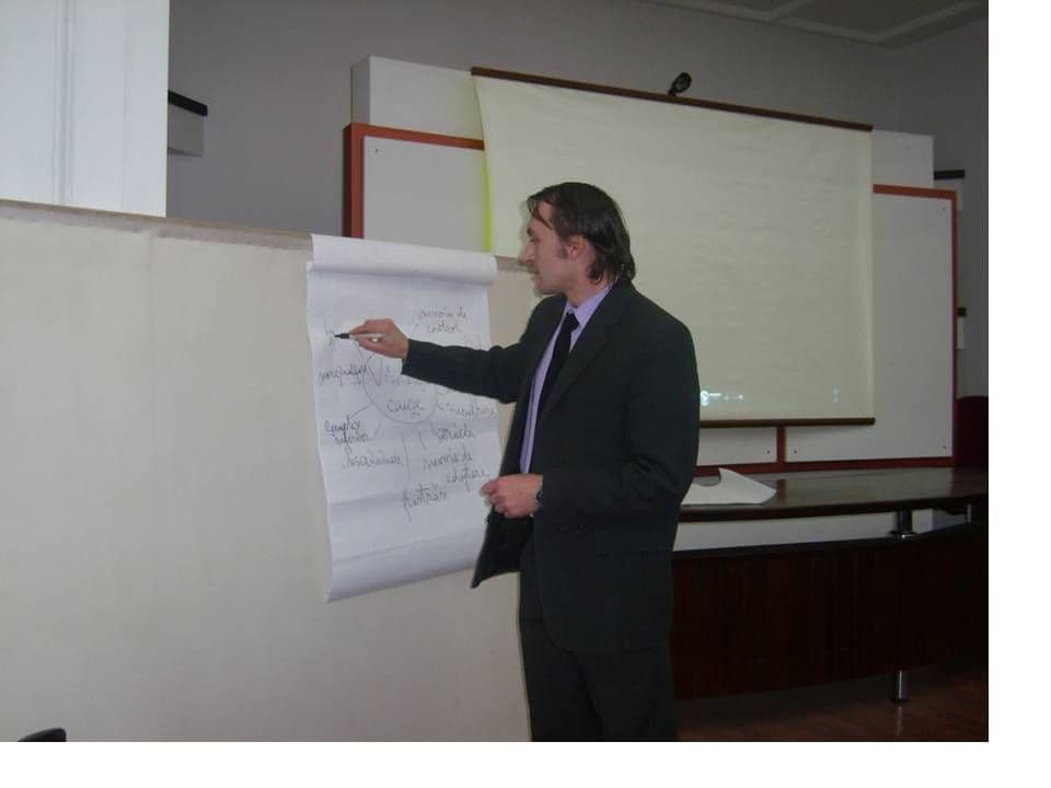 Discuţii între profesori, părinţi şi elevi în cadrul „Să spargem tăcerea”