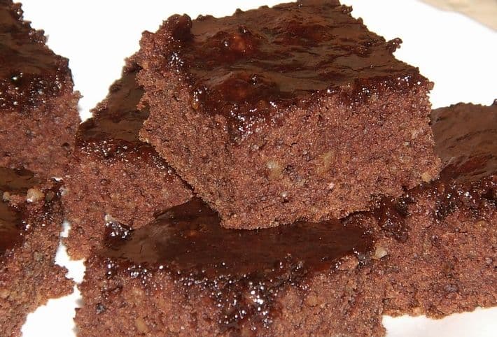 Prajitura cu nuci, scortisoara si cacao