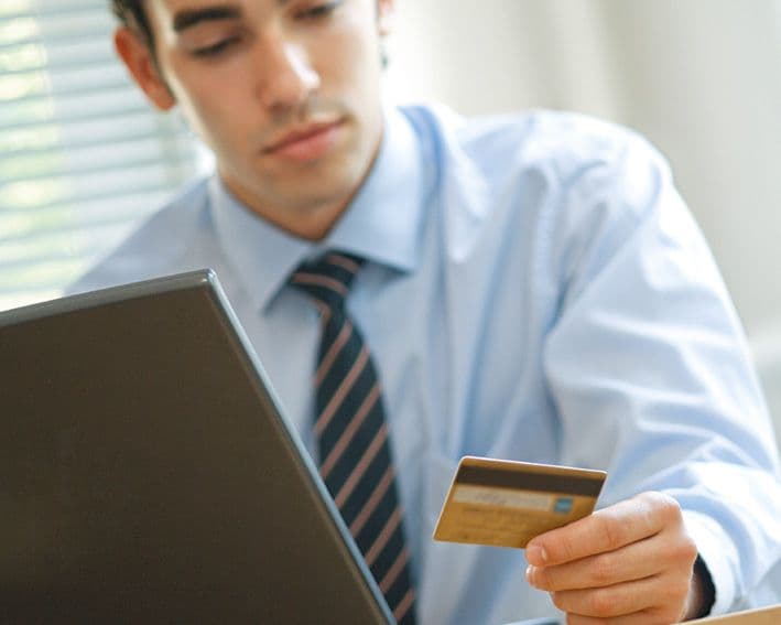 Câţi bani îţi ia banca ca să-ţi plăteşti facturile de acasă