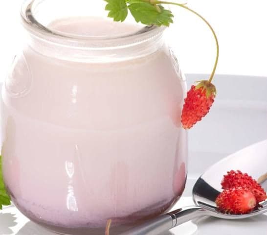 Atenţie la E-urile din iaurturile cu fructe şi din brânza topită!