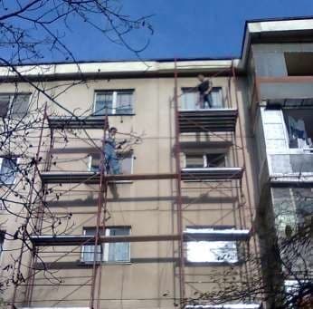 Guvernul obligă proprietarii să-şi reconstruiască faţadele locuinţelor. Cine nu plăteşte reparaţia este executat silit