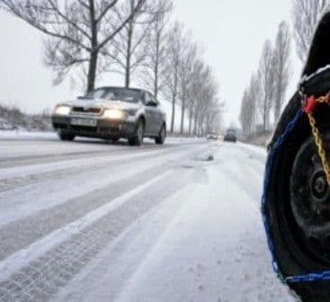 Zăpadă de până la 10 cm pe drumul Dorohoi- Fundu Herţii
