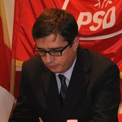 Deputatul Andrei Dolineaschi : Directorii unităţilor de învăţământ din Botoşani, somaţi să-i dea în judecată pe profesori