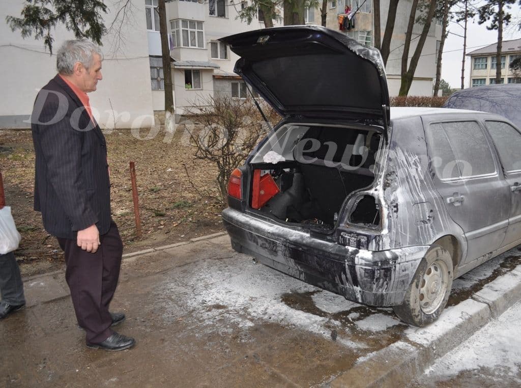 [VIDEO] Dorohoi : O maşină a luat foc în cartierul Olinescu