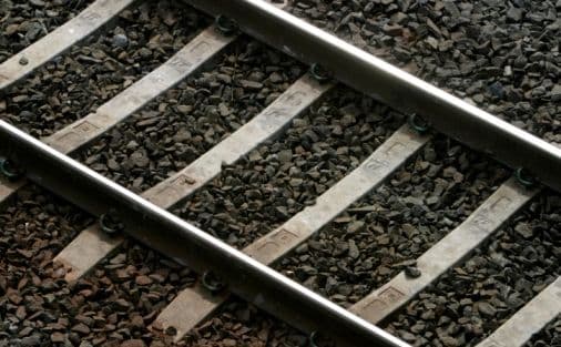 Guvernul a interzis firmelor să mai cumpere şine CFR, din cauza furturilor