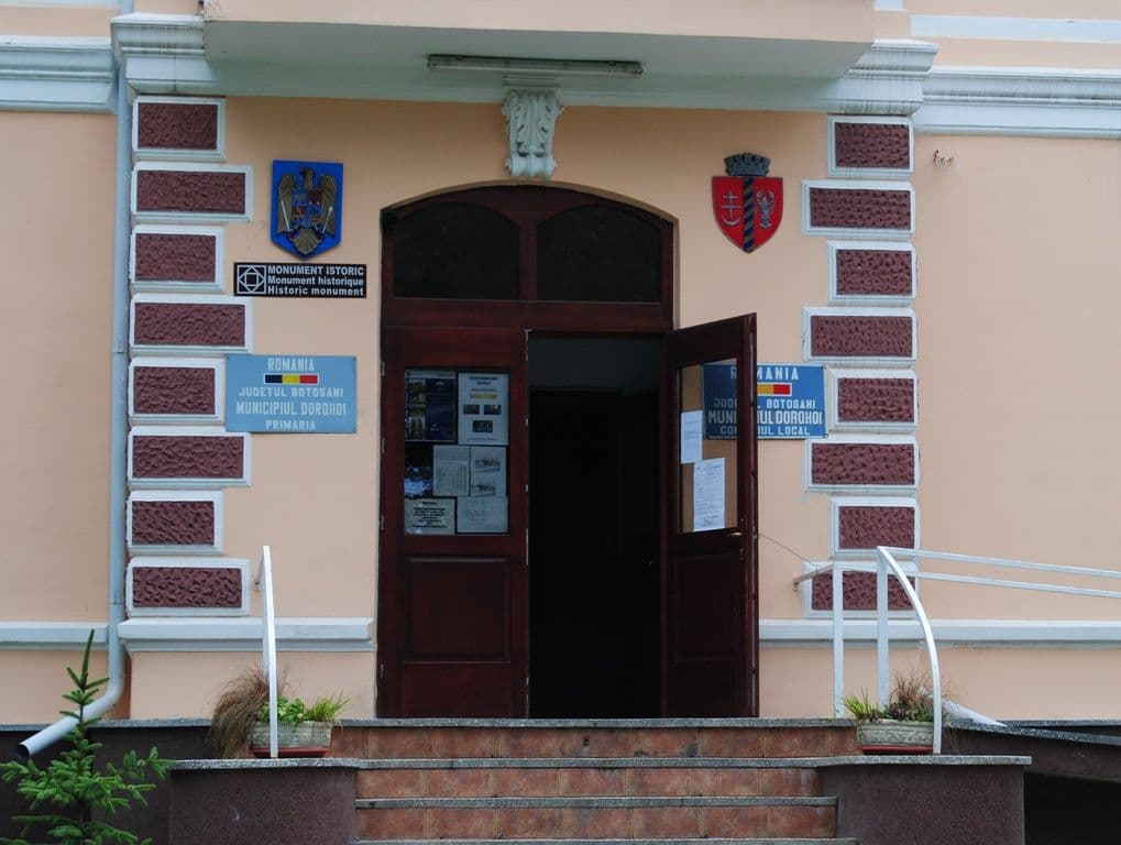 Primăria Dorohoi cere CJ încă şase luni pentru cazarea sinistraților în apartamentele Direcţiei pentru Protecţia Copilului