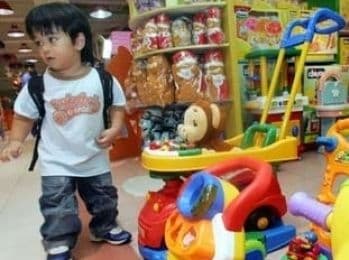 Sfatul psihologului: Copilul la raionul cu jucarii
