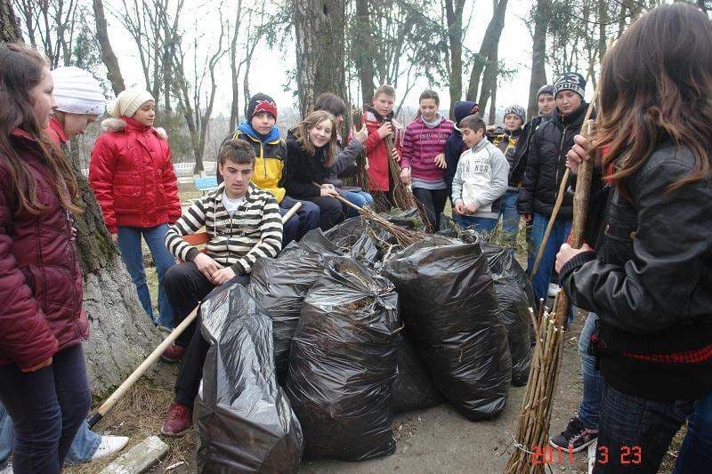 Protezează-ţi mediul! : Luna curăţeniei de primăvară la Pomîrla