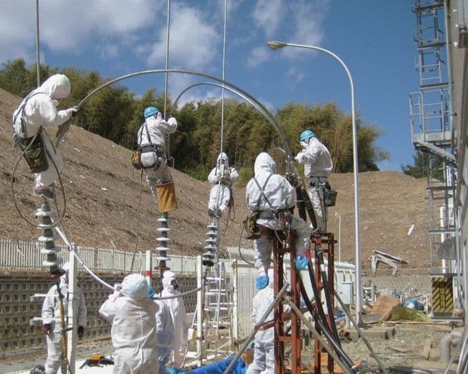 Muncitorii au rămas la Fukushima deşi ştiu că vor muri