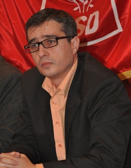VIDEO:Deputatul Andrei Dolineaschi „Dacă nu sunt în stare să rezolve problema dascălilor, să-și dea demisia toți și să lase pe alții mai competenți”