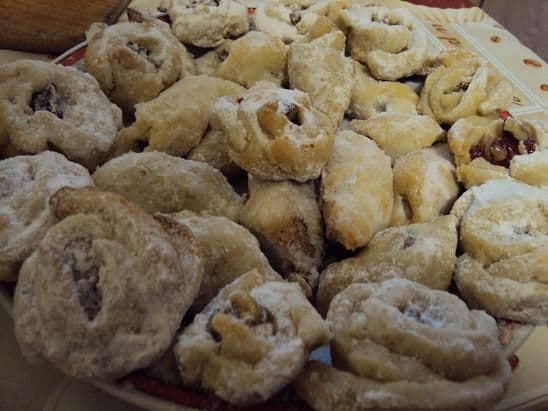 Cornulete fragede cu halva sau rahat