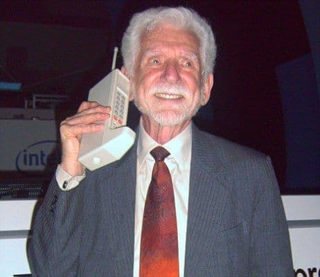 Telefonul mobil a împlinit 38 de ani