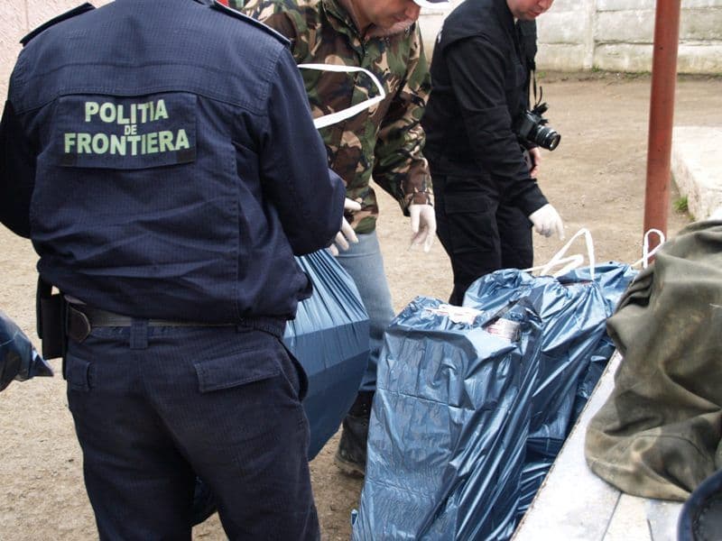 Contrabandişti reţinuţi la frontieră cu focuri de armă