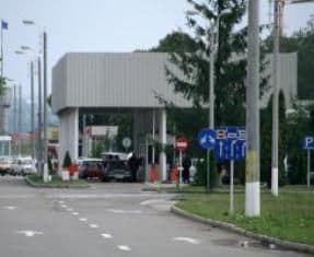 Sapte vameşi si politisti de frontiera din Vama Siret, transferaţi în arest la Botoşani