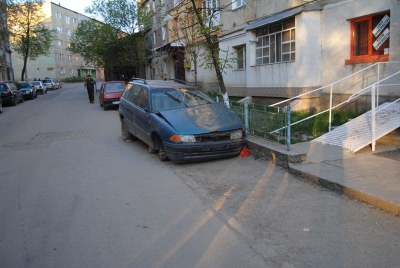 Maşini „uitate” pe domeniul public : Ignoranță sau rea voință