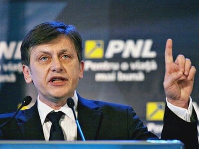 Crin Antonescu a confirmat prezența la "Târgul expoziţional de miei" de la Popăuți