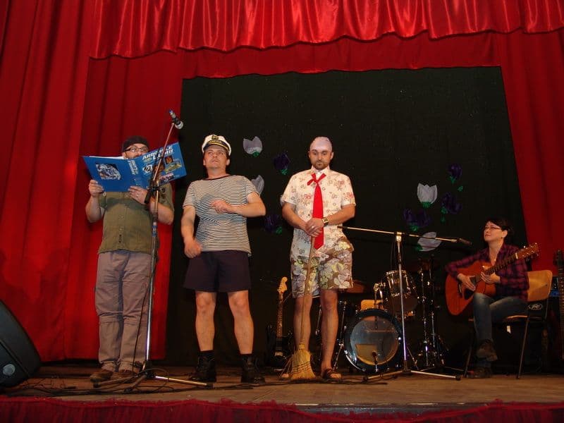 [FOTO] “1 Mai… şomerăresc” la Sala Teatrului din Dorohoi