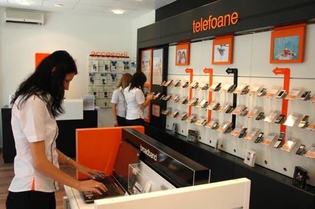 Telefonia mobila se scufunda - Orange da vina pe Guvern si pe Cosmote 