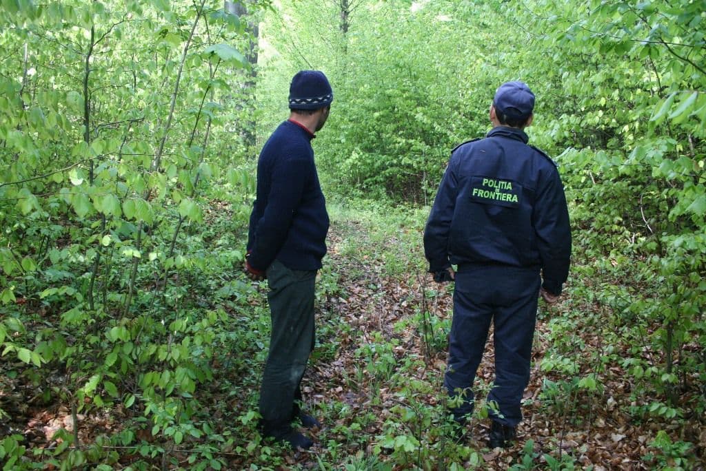 Contrabandişti de ţigări reţinuţi de poliţiştii de frontieră cu focuri de armă