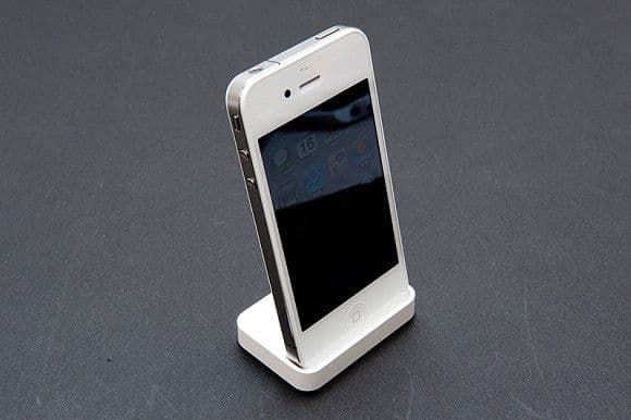 iPhone 4 alb a ajuns în România