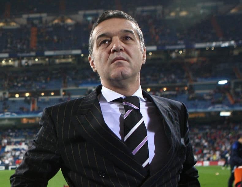 Detalii picante din copilaria lui BECALI ! 