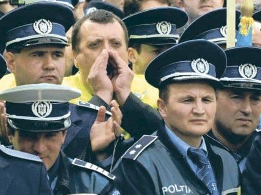 Poliţiştii ies astăzi în stradă