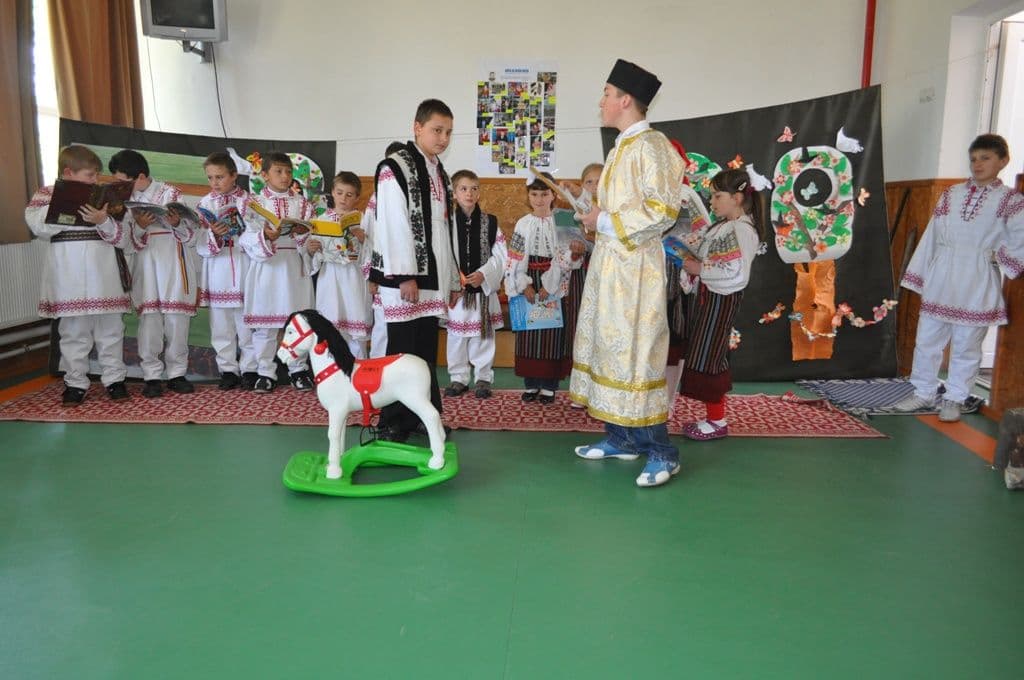 [VIDEO][FOTO] Şcoala nr.1 Dorohoi: Prevenirea şi combaterea violenţei prin teatru