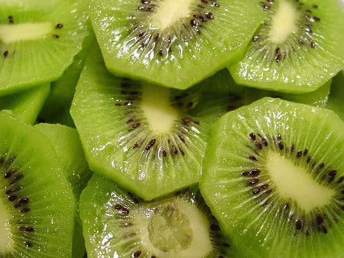 Consumul de kiwi poate preveni boli ca Alzheimer, Parkinson şi cancer