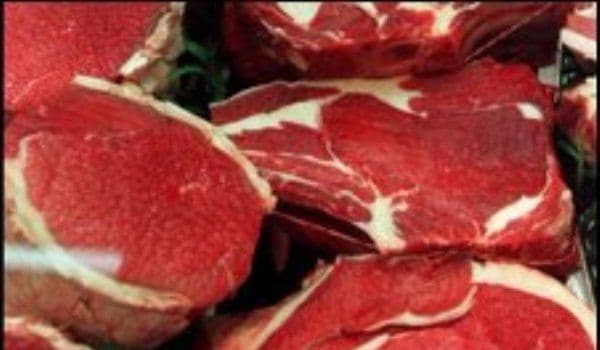 Excesul de carne roşie creşte riscul apariţiei cancerului