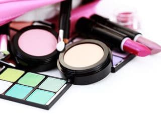 Ilegalităţi la firma de cosmetice Avon: ITM a descoperit 4.000 de angajaţi fără contract de muncă