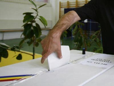  Legea privind alegerea primarilor într-un singur tur, adoptată pe articole