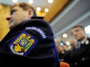 18.000 de poliţişti concediaţi sau reducerea lefurilor cu 30%