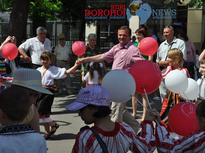 [VIDEO][FOTO] Primarul Dorin Alexandrescu alaturi de copii de ziua lor – „TE IUBESC DOROHOI!”