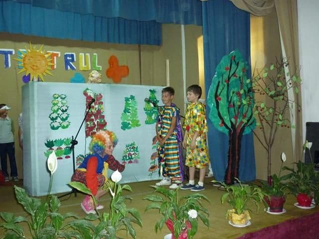 [FOTO] Dorohoi : Copiii în „Lumea teatrului”
