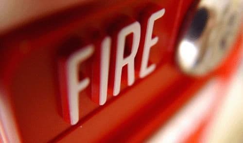 Două incendii în mai puţin de un minut 
