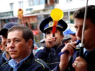 Poliţiştii vor protesta luni în Capitală